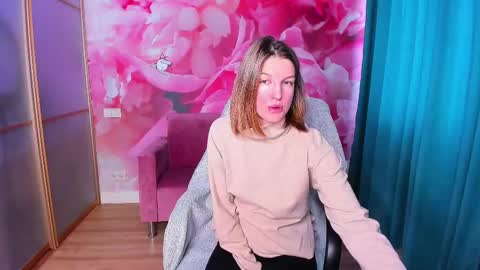 Snapshot of emilywalkers chatting on February 9, 7:05 am EmilyWalkers online show from February 9, 7:05 am