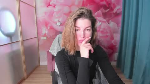 Snapshot of emilywalkers chatting on January 27, 8:07 am EmilyWalkers online show from January 27, 8:07 am