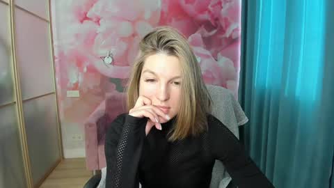 Snapshot of emilywalkers chatting on January 5, 7:07 am EmilyWalkers online show from January 5, 7:07 am