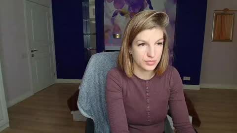 Snapshot of emilywalkers chatting on December 23, 8:00 am EmilyWalkers online show from December 23, 8:00 am