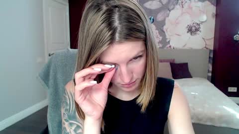 Snapshot of emilywalkers chatting on January 15, 10:38 am EmilyWalkers online show from January 15, 10:38 am