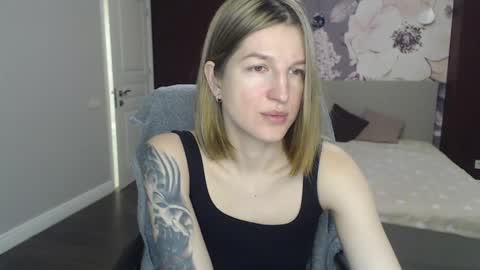 Snapshot of emilywalkers chatting on January 29, 7:57 am EmilyWalkers online show from January 29, 7:57 am