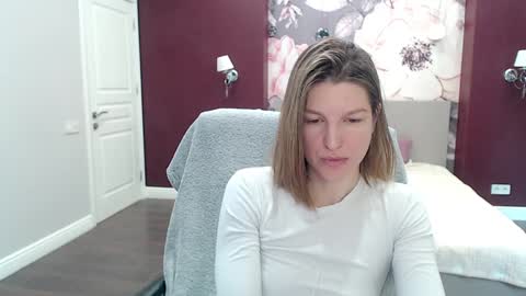 Snapshot of emilywalkers chatting on February 6, 7:56 am EmilyWalkers online show from February 6, 7:56 am