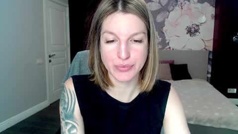 Snapshot of emilywalkers chatting on January 15, 7:37 am EmilyWalkers online show from January 15, 7:37 am