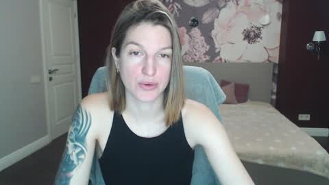 Snapshot of emilywalkers chatting on February 5, 7:50 am EmilyWalkers online show from February 5, 7:50 am