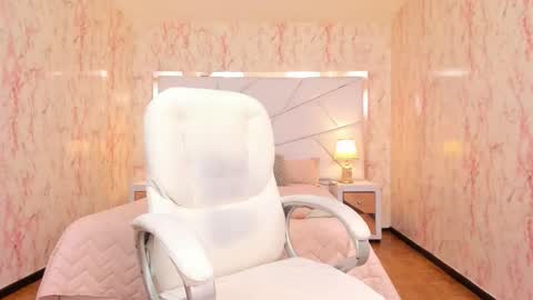 Emily  2200 - 600GMT-5 online show from November 14, 10:11 pm