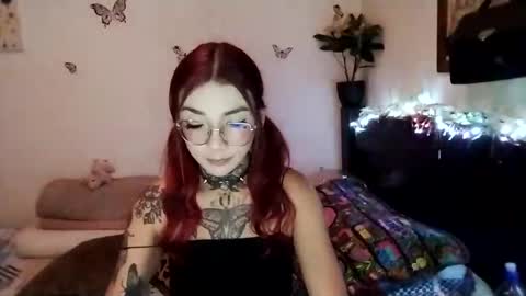Snapshot of emilywhitee_ chatting on February 7, 2:19 am Valentina independent model online show from February 7, 2:19 am