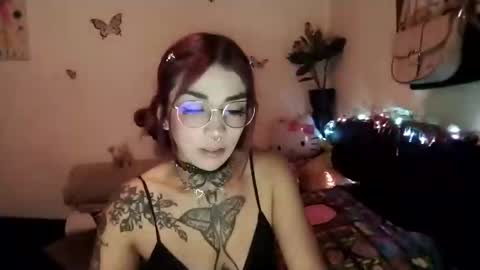 Snapshot of emilywhitee_ chatting on March 12, 2:52 am Valentina independent model online show from March 12, 2:52 am