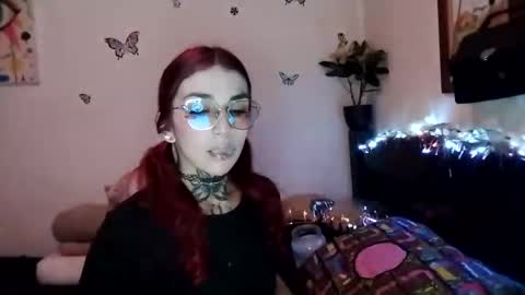 Snapshot of emilywhitee_ chatting on January 28, 2:32 am Valentina independent model online show from January 28, 2:32 am