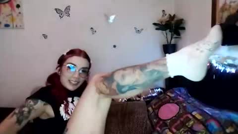 Snapshot of emilywhitee_ chatting on December 29, 2:38 am Valentina independent model online show from December 29, 2:38 am