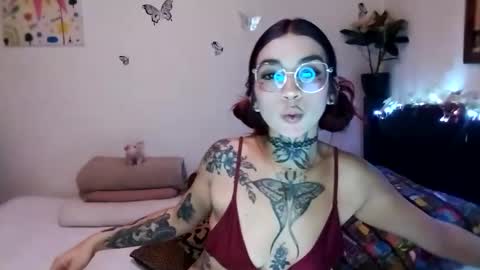 Snapshot of emilywhitee_ chatting on December 3, 2:09 am Valentina independent model online show from December 3, 2:09 am