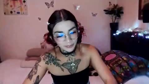 Snapshot of emilywhitee_ chatting on December 4, 2:47 am Valentina independent model online show from December 4, 2:47 am