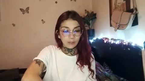Snapshot of emilywhitee_ chatting on September 11, 2:57 am Valentina independent model online show from September 11, 2:57 am