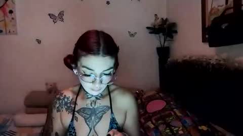 Snapshot of emilywhitee_ chatting on February 5, 1:58 am Valentina independent model online show from February 5, 1:58 am