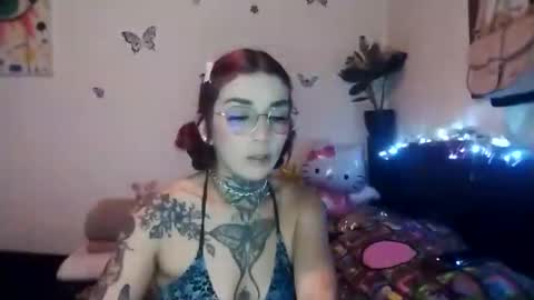Snapshot of emilywhitee_ chatting on February 28, 2:53 am Valentina independent model online show from February 28, 2:53 am
