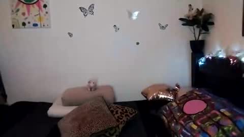 Snapshot of emilywhitee_ chatting on December 23, 3:40 am Valentina independent model online show from December 23, 3:40 am
