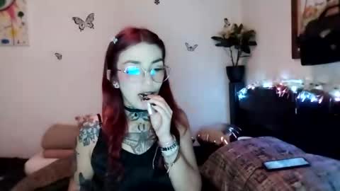 Snapshot of emilywhitee_ chatting on January 27, 1:59 am Valentina independent model online show from January 27, 1:59 am