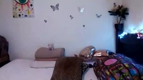 Snapshot of emilywhitee_ chatting on December 13, 3:16 am Valentina independent model online show from December 13, 3:16 am