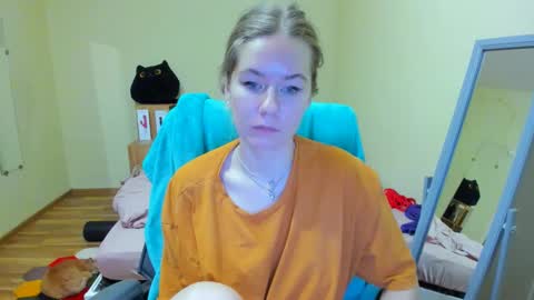 Snapshot of emilyy____ chatting on February 25, 6:55 pm Emily online show from February 25, 6:55 pm