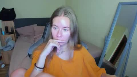 Snapshot of emilyy____ chatting on September 20, 9:12 am Emily online show from September 20, 9:12 am