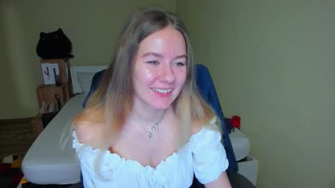 Snapshot of emilyy____ chatting on February 12, 7:02 am Emily online show from February 12, 7:02 am