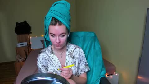 Snapshot of emilyy____ chatting on February 2, 10:35 am Emily online show from February 2, 10:35 am