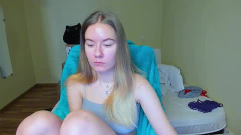 Snapshot of emilyy____ chatting on February 28, 9:58 am Emily online show from February 28, 9:58 am