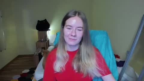 Snapshot of emilyy____ chatting on March 5, 4:35 pm Emily online show from March 5, 4:35 pm