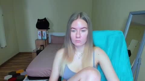 Snapshot of emilyy____ chatting on February 26, 7:02 am Emily online show from February 26, 7:02 am