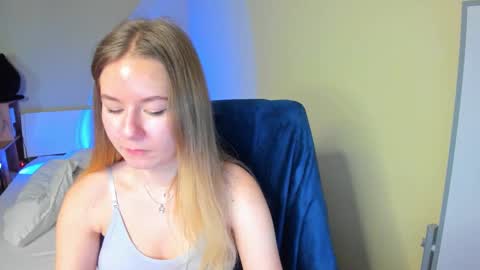 Snapshot of emilyy____ chatting on February 9, 10:31 am Emily online show from February 9, 10:31 am