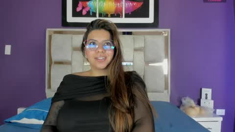 emilyy_cooperr online show from May 19, 12:12 pm