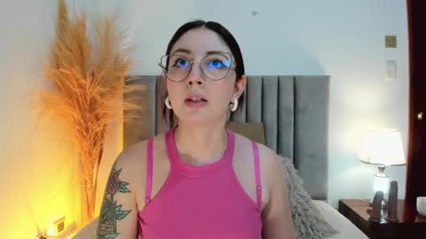 Snapshot of emilyywatson chatting on February 19, 11:38 am Emilyy Watson online show from February 19, 11:38 am