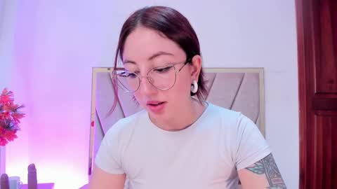 Snapshot of emilyywatson chatting on February 11, 2:57 pm Emilyy Watson online show from February 11, 2:57 pm