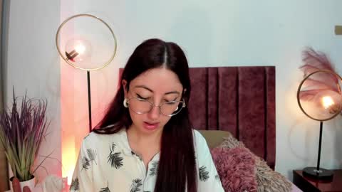 Snapshot of emilyywatson chatting on February 7, 11:45 am Emilyy Watson online show from February 7, 11:45 am
