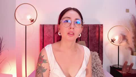 Snapshot of emilyywatson chatting on January 29, 11:41 am Emilyy Watson online show from January 29, 11:41 am