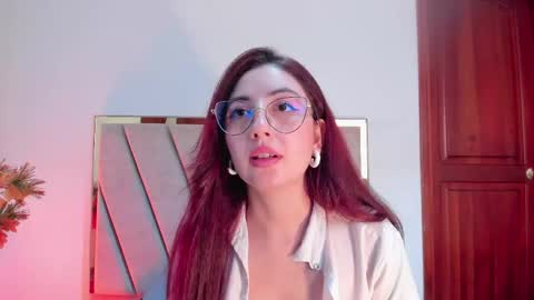 Snapshot of emilyywatson chatting on February 22, 3:14 pm Emilyy Watson online show from February 22, 3:14 pm