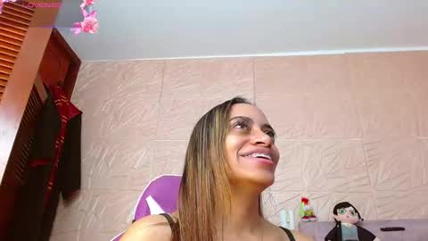 emilyzans07 online show from November 1, 7:46 pm