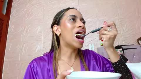 emilyzans07 online show from September 29, 12:42 am