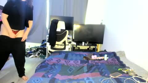 emliyjamesmjb online show from February 12, 12:44 pm