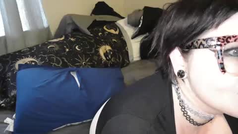 emma lotacurves online show from February 12, 1:37 pm