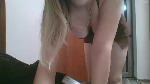 Snapshot of emma_991 chatting on February 17, 2:06 pm emma_991 online show from February 17, 2:06 pm