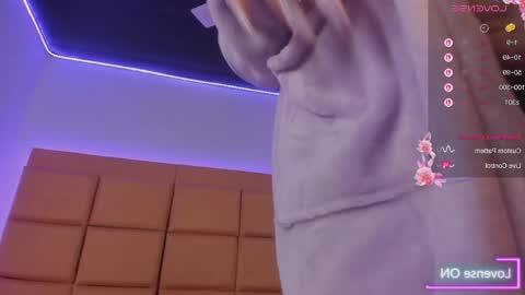 emma__js_ online show from May 15, 11:12 pm