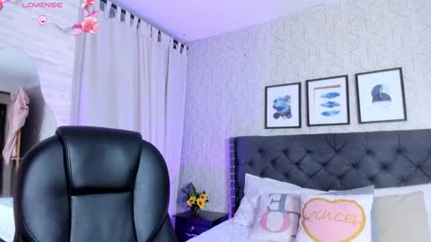 Snapshot of emma__smith01 chatting on February 11, 12:36 pm Emma online show from February 11, 12:36 pm