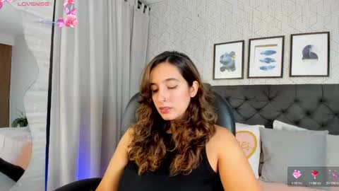 Snapshot of emma__smith01 chatting on February 19, 12:44 pm Emma online show from February 19, 12:44 pm