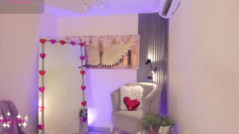 Snapshot of emma_alice_ chatting on February 8, 12:39 pm Alice online show from February 8, 12:39 pm