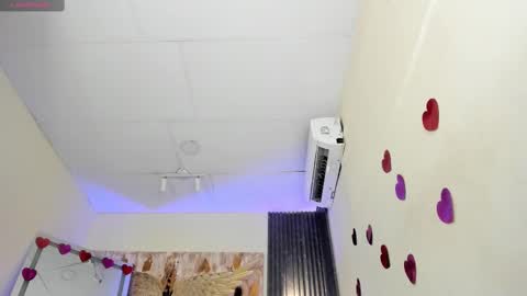 Snapshot of emma_alice_ chatting on February 20, 2:35 pm Alice online show from February 20, 2:35 pm