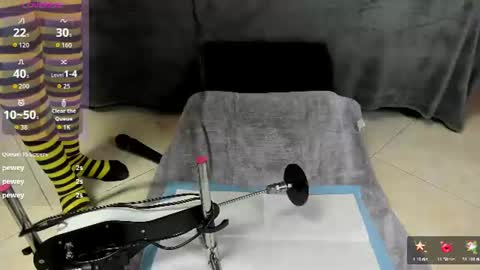Hey Im EmmaHelp me reach 100 likes online show from June 13, 10:31 pm