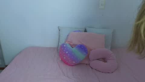 Snapshot of emma_blue_ chatting on January 23, 12:25 am Emma Blue modelo independiente online show from January 23, 12:25 am