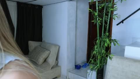 Emma Blue  modelo independiente online show from April 6, 4:46 am