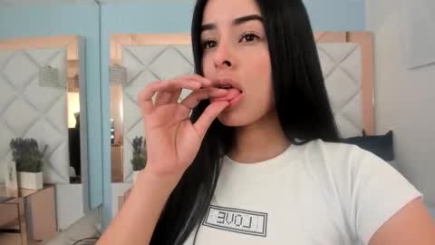 Snapshot of emma_castilloo chatting on September 22, 5:00 am Emma Castillo online show from September 22, 5:00 am